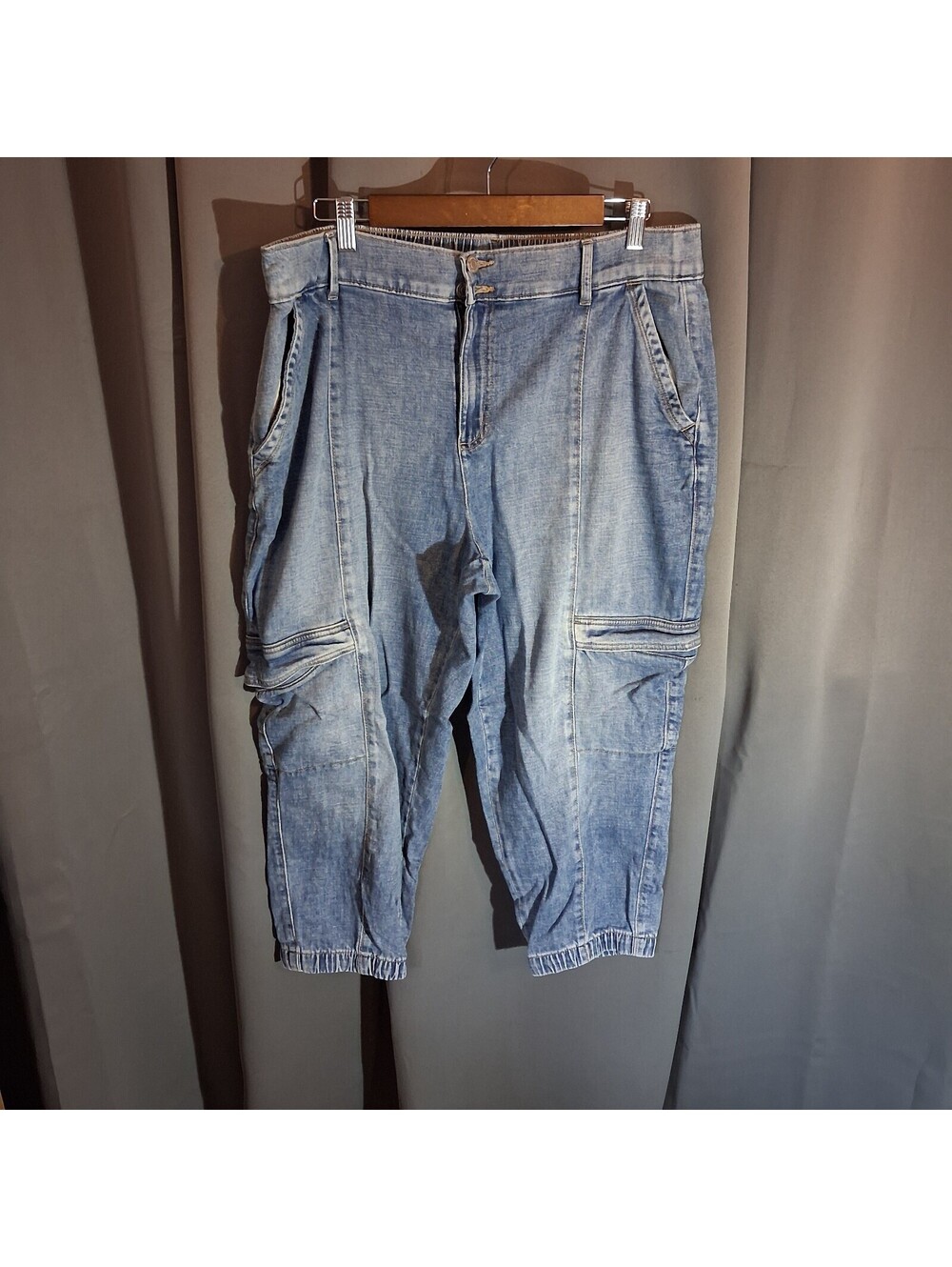 Sonoma Light Wash Denim Capri Pants Size 16